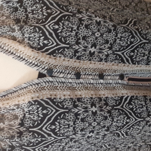 Liz Claiborne Sleeveless Top - Picture 2 of 6